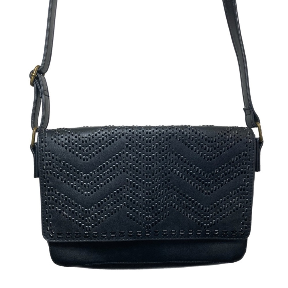 T-shirt + jeans navy blue small shoulder strap purse